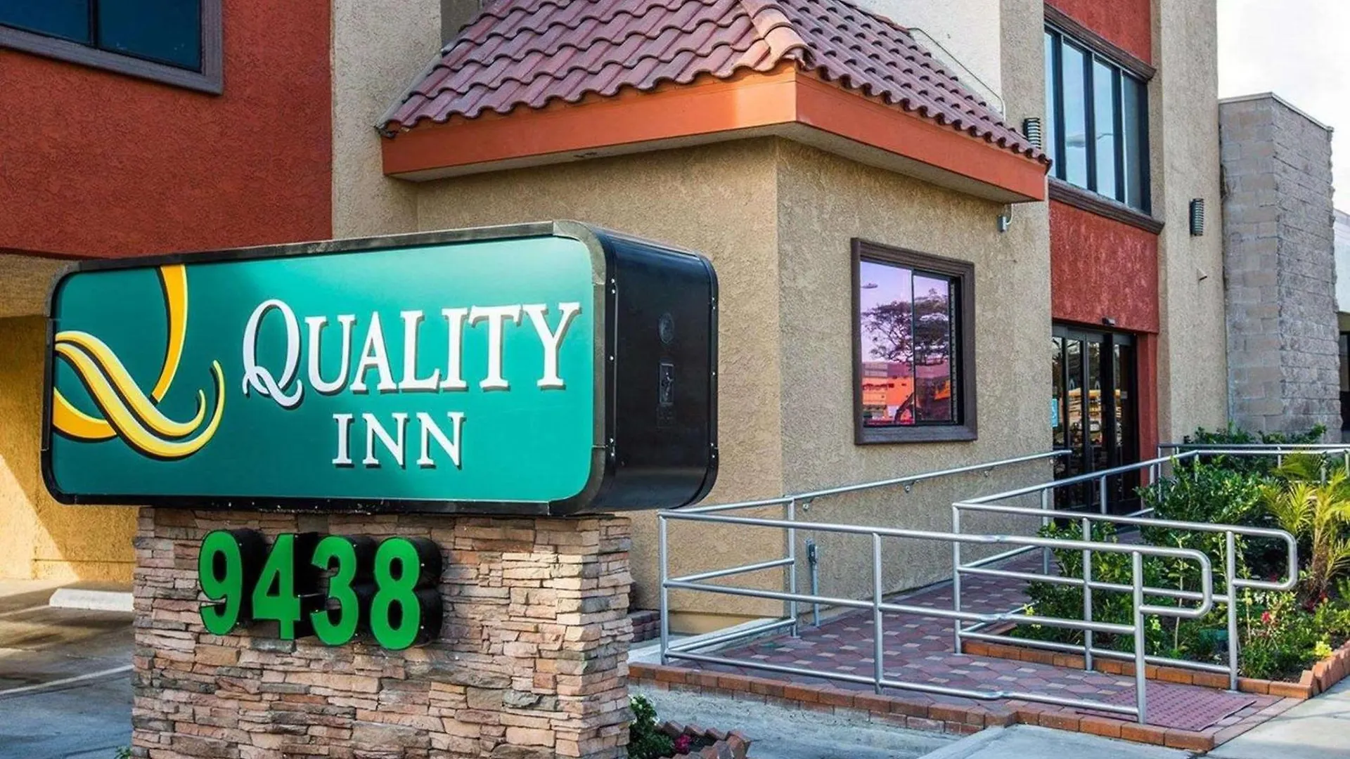 Staying Near Reed Christian College: 4 Budget Hotels Compared
